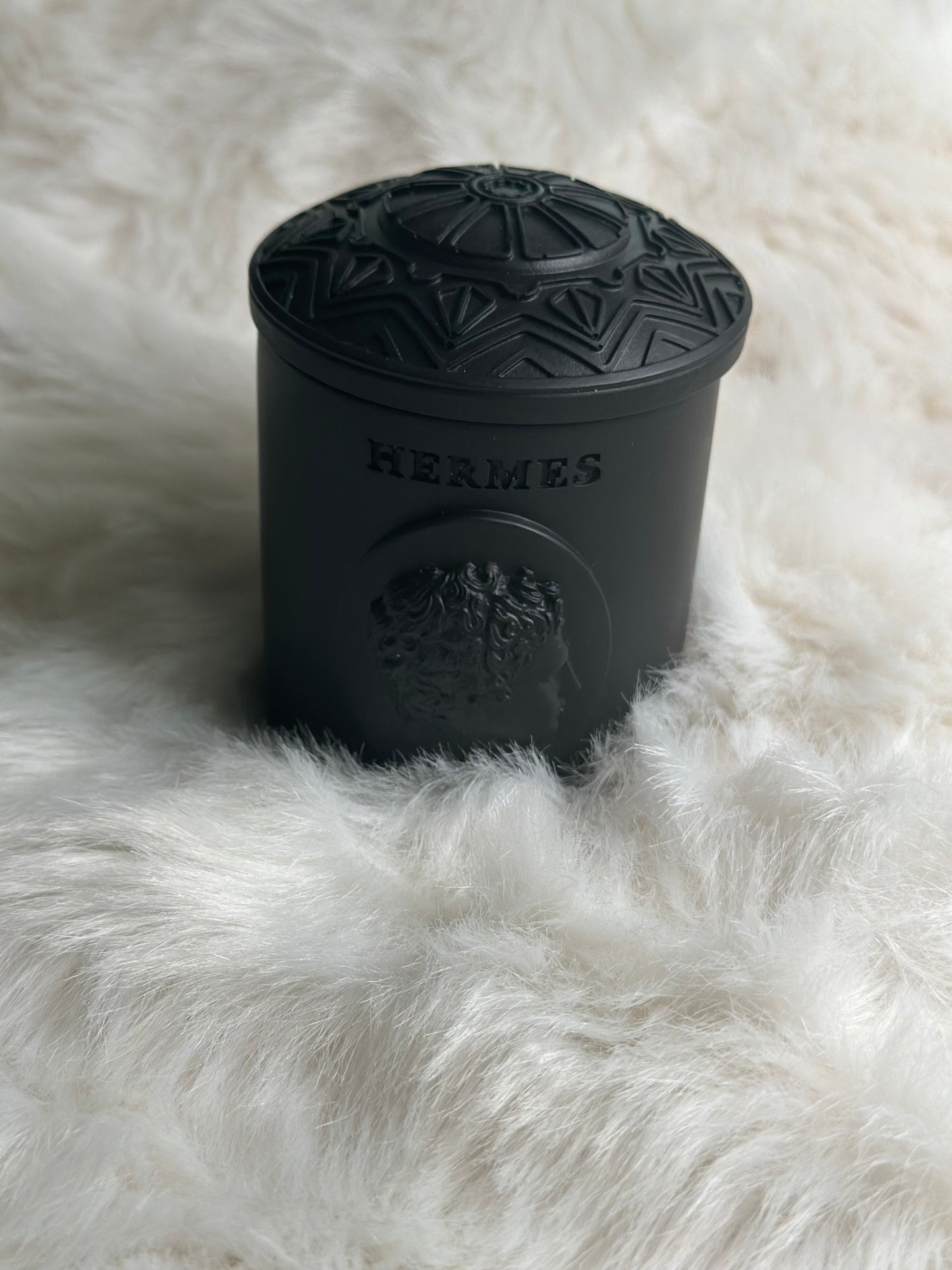 Hermès Duftkerze im Glas - schwarz (Kirschblüte) - Éclat de l´Aube