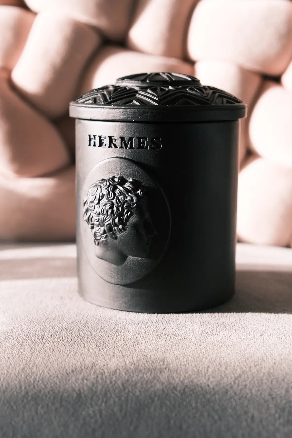 Hermès Duftkerze im Glas - schwarz (Kirschblüte) - Éclat de l´Aube